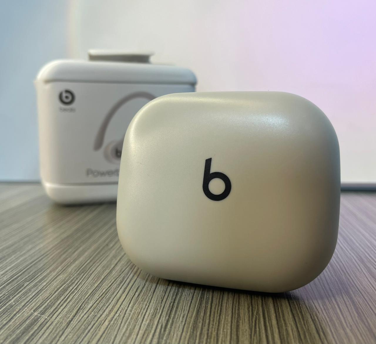 Vista 4 de AUDIFONOS BLUETOOTH POWERBEOTS PRO 2 COLOR DE AUDIFONO